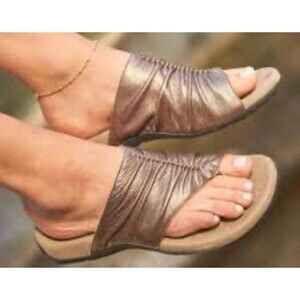 Taos Gift 2 Sandals Women's 9 Pewter Leather Comfort Thong Flip Flop Slip On